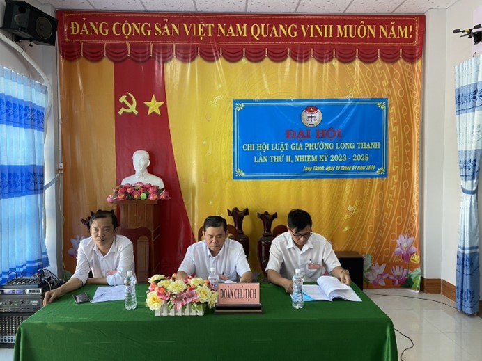 Đoàn Chủ tịch Đại hội.